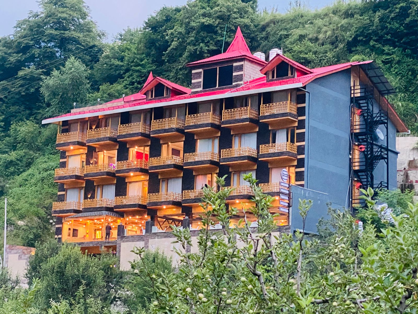 Snow White Resort Manali